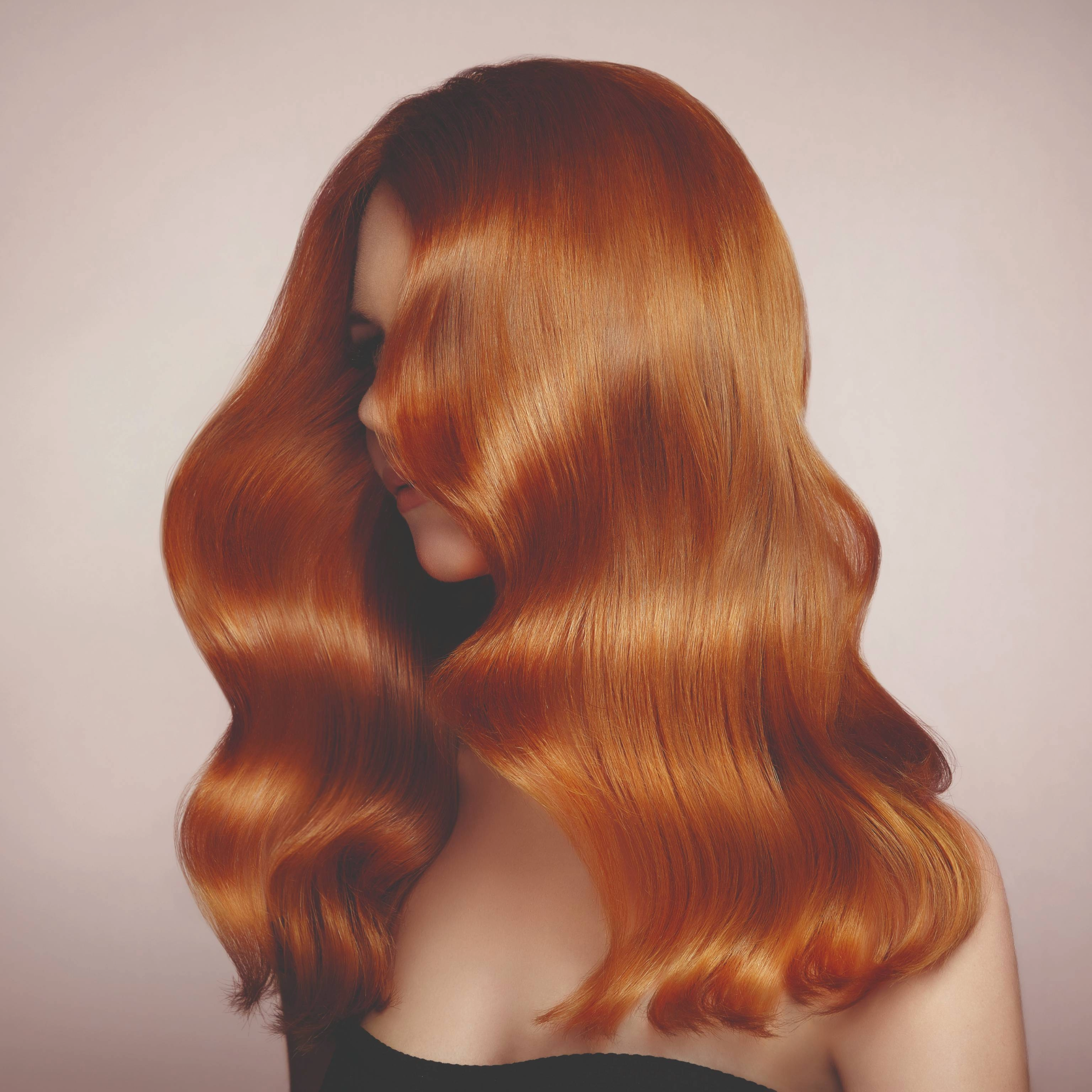 Cabello rojo ondulado